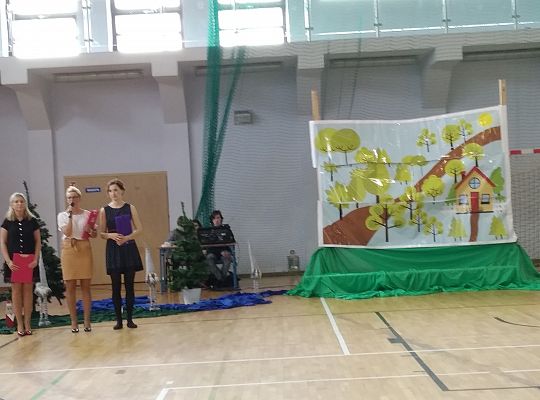 Gr IV Przedstawienie w SP 7 "Czerwony Kapturek" po angielsku