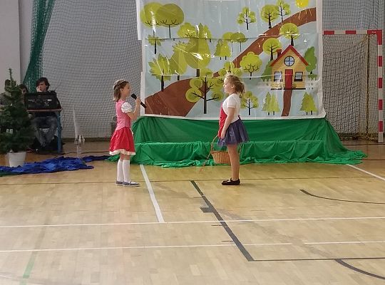 Gr IV Przedstawienie w SP 7 "Czerwony Kapturek" po angielsku