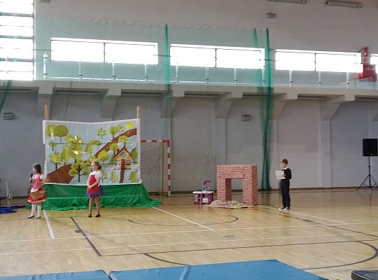 Gr IV Przedstawienie w SP 7 "Czerwony Kapturek" po angielsku