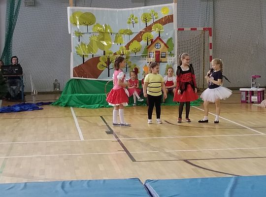 Gr IV Przedstawienie w SP 7 "Czerwony Kapturek" po angielsku