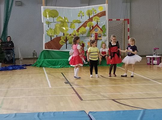 Gr IV Przedstawienie w SP 7 "Czerwony Kapturek" po angielsku