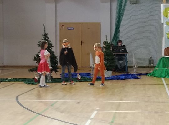 Gr IV Przedstawienie w SP 7 "Czerwony Kapturek" po angielsku