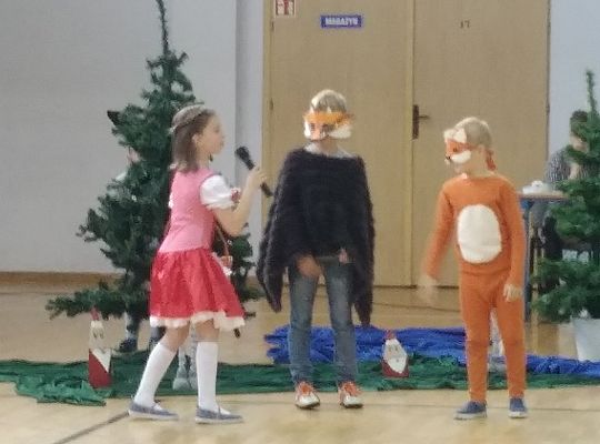 Gr IV Przedstawienie w SP 7 "Czerwony Kapturek" po angielsku