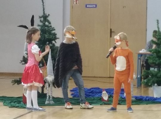 Gr IV Przedstawienie w SP 7 "Czerwony Kapturek" po angielsku