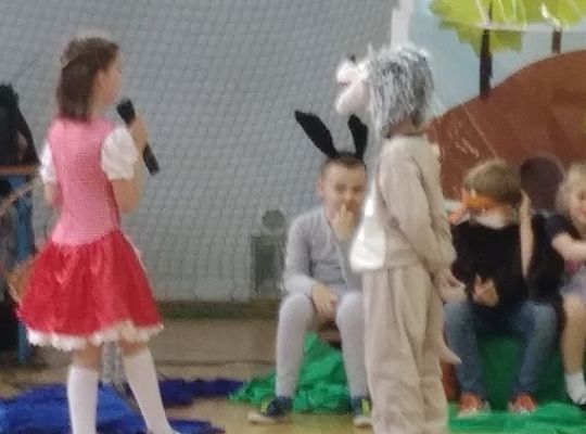 Gr IV Przedstawienie w SP 7 "Czerwony Kapturek" po angielsku