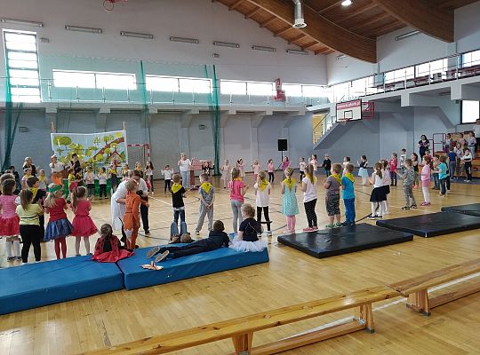 Gr IV Przedstawienie w SP 7 "Czerwony Kapturek" po angielsku