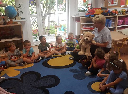 Nowa Pani Dyrektor-Beata Suchta poznaje naszych przedszkolaków