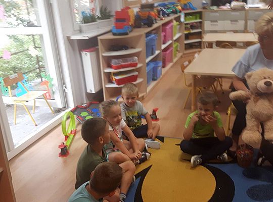 Nowa Pani Dyrektor-Beata Suchta poznaje naszych przedszkolaków