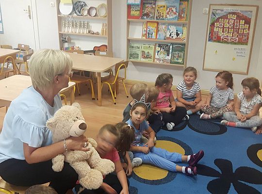 Nowa Pani Dyrektor-Beata Suchta poznaje naszych przedszkolaków