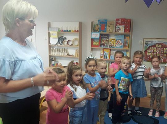 Nowa Pani Dyrektor-Beata Suchta poznaje naszych przedszkolaków