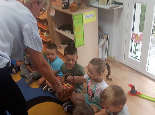 Nowa Pani Dyrektor-Beata Suchta poznaje naszych przedszkolaków