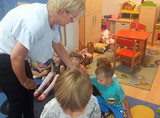 Nowa Pani Dyrektor-Beata Suchta poznaje naszych przedszkolaków