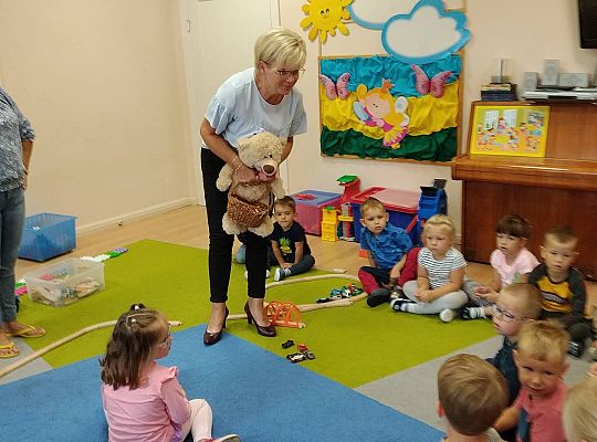Nowa Pani Dyrektor-Beata Suchta poznaje naszych przedszkolaków