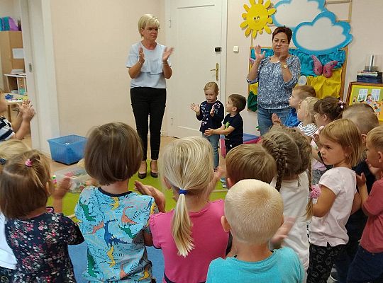 Nowa Pani Dyrektor-Beata Suchta poznaje naszych przedszkolaków