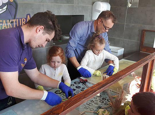 Gr III Wyjazd do Manufaktury słodyczy w Łebie