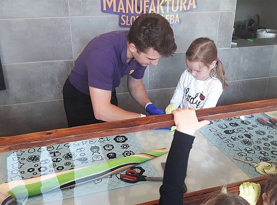 Gr III Wyjazd do Manufaktury słodyczy w Łebie