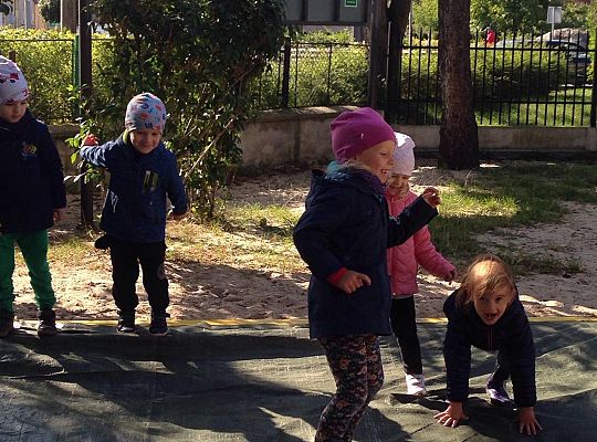 Gr II Zabawy na placu przedszkolnym