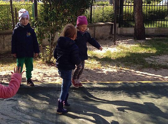 Gr II Zabawy na placu przedszkolnym