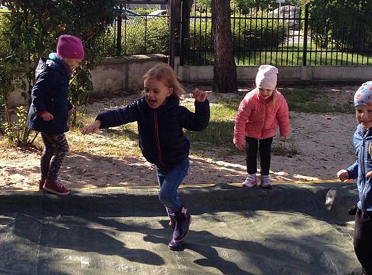 Gr II Zabawy na placu przedszkolnym