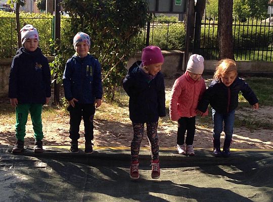 Gr II Zabawy na placu przedszkolnym