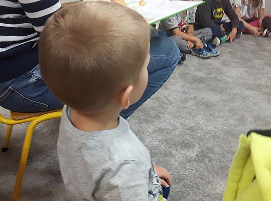 Gr III Mama Bartka czyta dzieciom