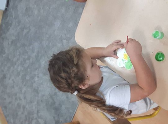 Gr III Szykujemy prezenty z okazji Dnia Edukacji Narodowej