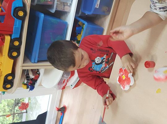 Gr III Szykujemy prezenty z okazji Dnia Edukacji Narodowej