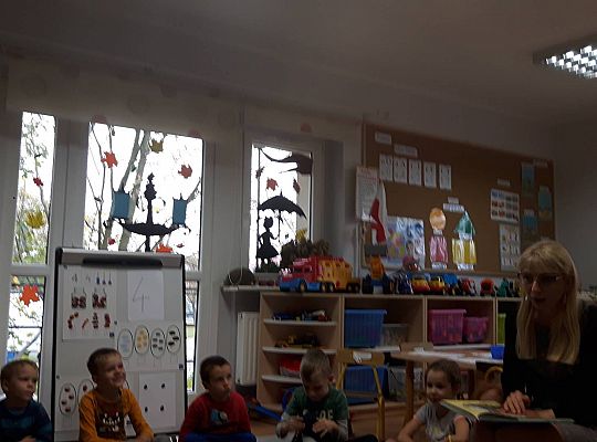 GR III Mama Neli czyta dzieciom