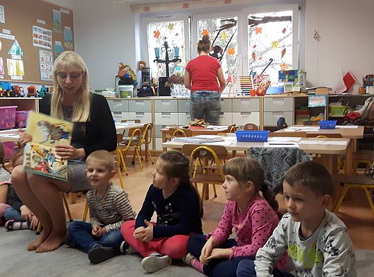 GR III Mama Neli czyta dzieciom