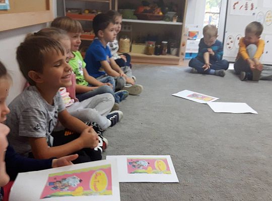 GR III Mama Neli czyta dzieciom