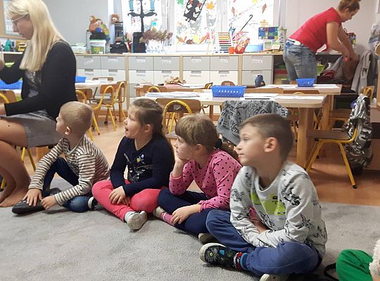 GR III Mama Neli czyta dzieciom