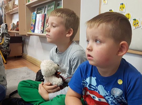 GR III Mama Neli czyta dzieciom