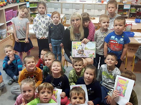 GR III Mama Neli czyta dzieciom