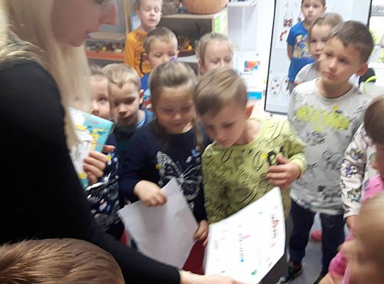 GR III Mama Neli czyta dzieciom