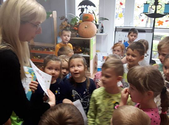 GR III Mama Neli czyta dzieciom