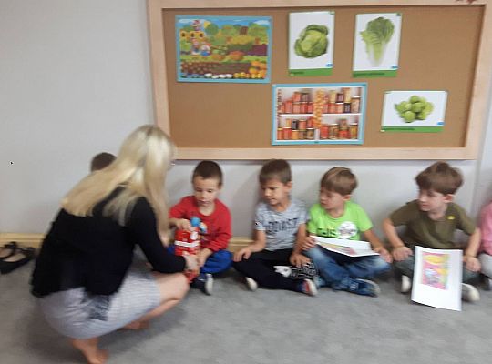 GR III Mama Neli czyta dzieciom