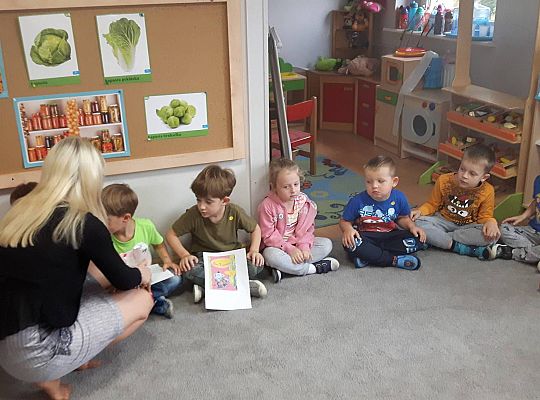 GR III Mama Neli czyta dzieciom