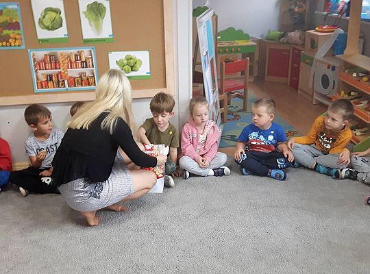 GR III Mama Neli czyta dzieciom