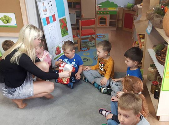 GR III Mama Neli czyta dzieciom