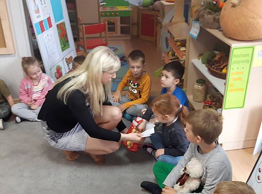 GR III Mama Neli czyta dzieciom