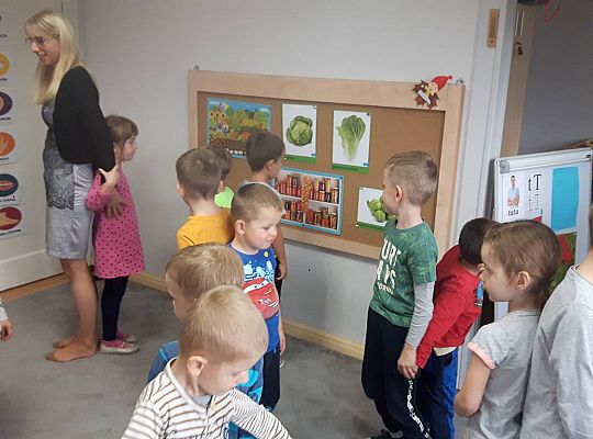 GR III Mama Neli czyta dzieciom