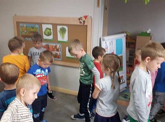 GR III Mama Neli czyta dzieciom