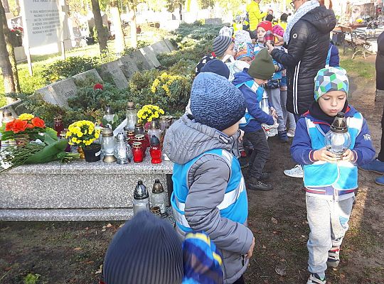 Gr III "Szkoła pamięta"