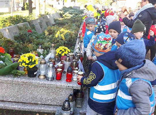 Gr III "Szkoła pamięta"