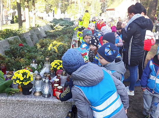 Gr III "Szkoła pamięta"