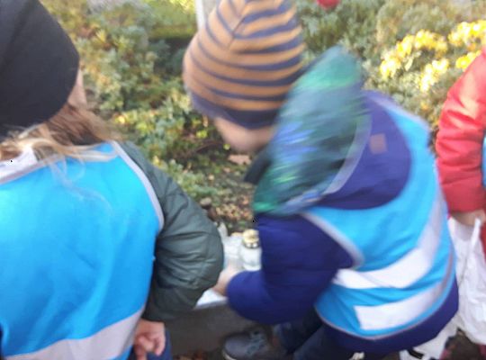 Gr III "Szkoła pamięta"