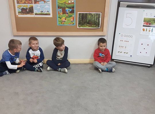 Gr III Tata Zuzi czyta dzieciom