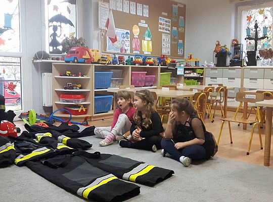 Gr III Tata Zuzi czyta dzieciom