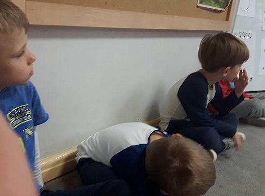 Gr III Tata Zuzi czyta dzieciom