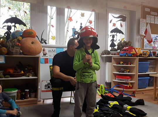 Gr III Tata Zuzi czyta dzieciom